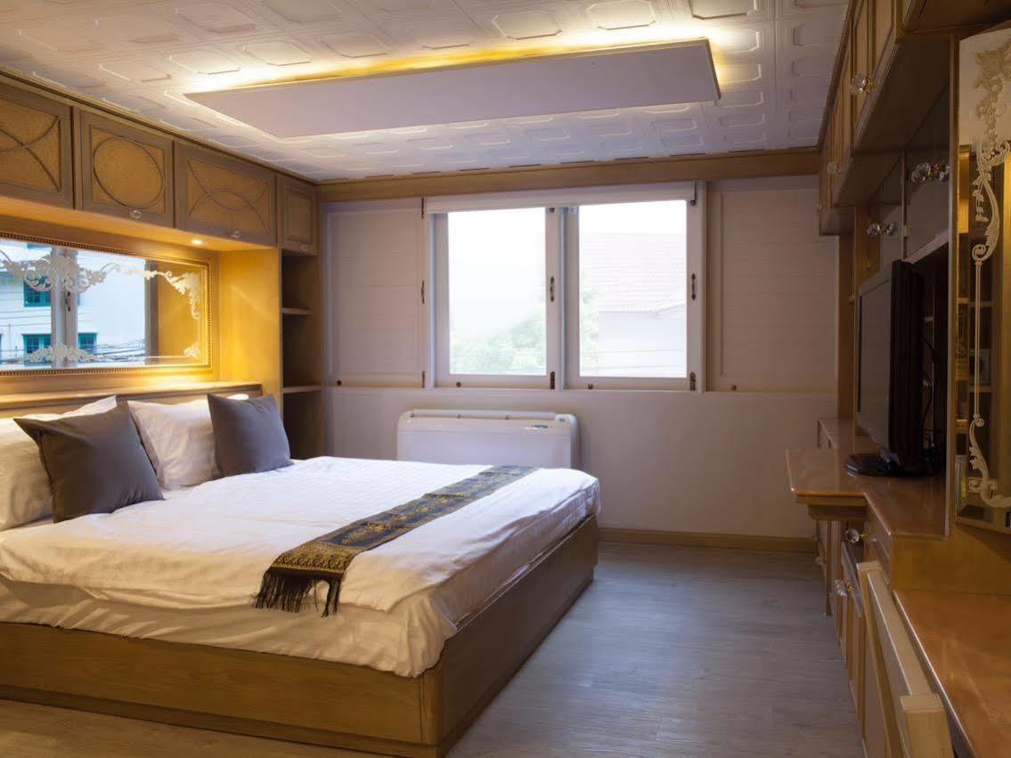 בנגקוק Golden Mountain Hostel מראה חיצוני תמונה