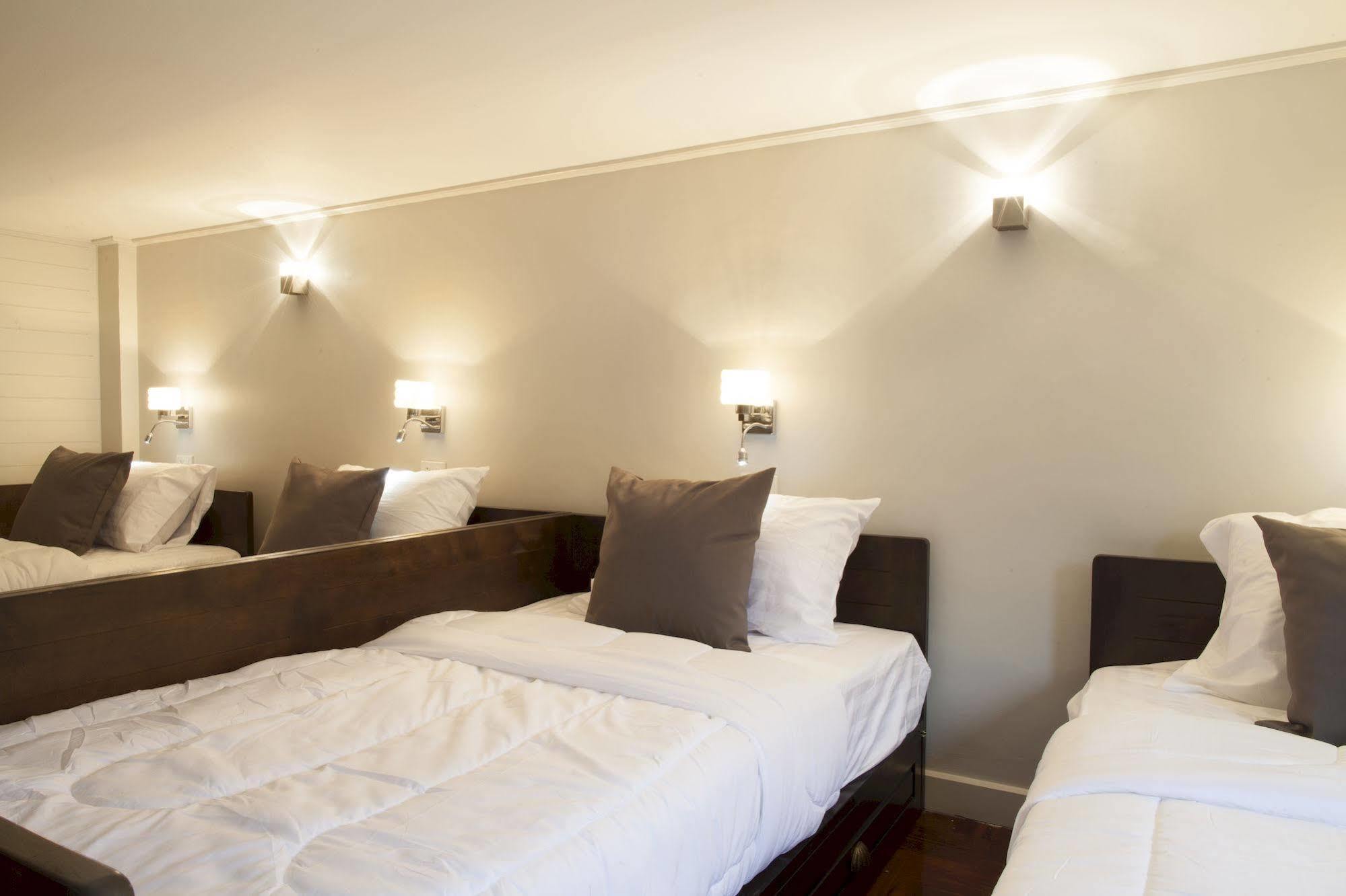 בנגקוק Golden Mountain Hostel מראה חיצוני תמונה