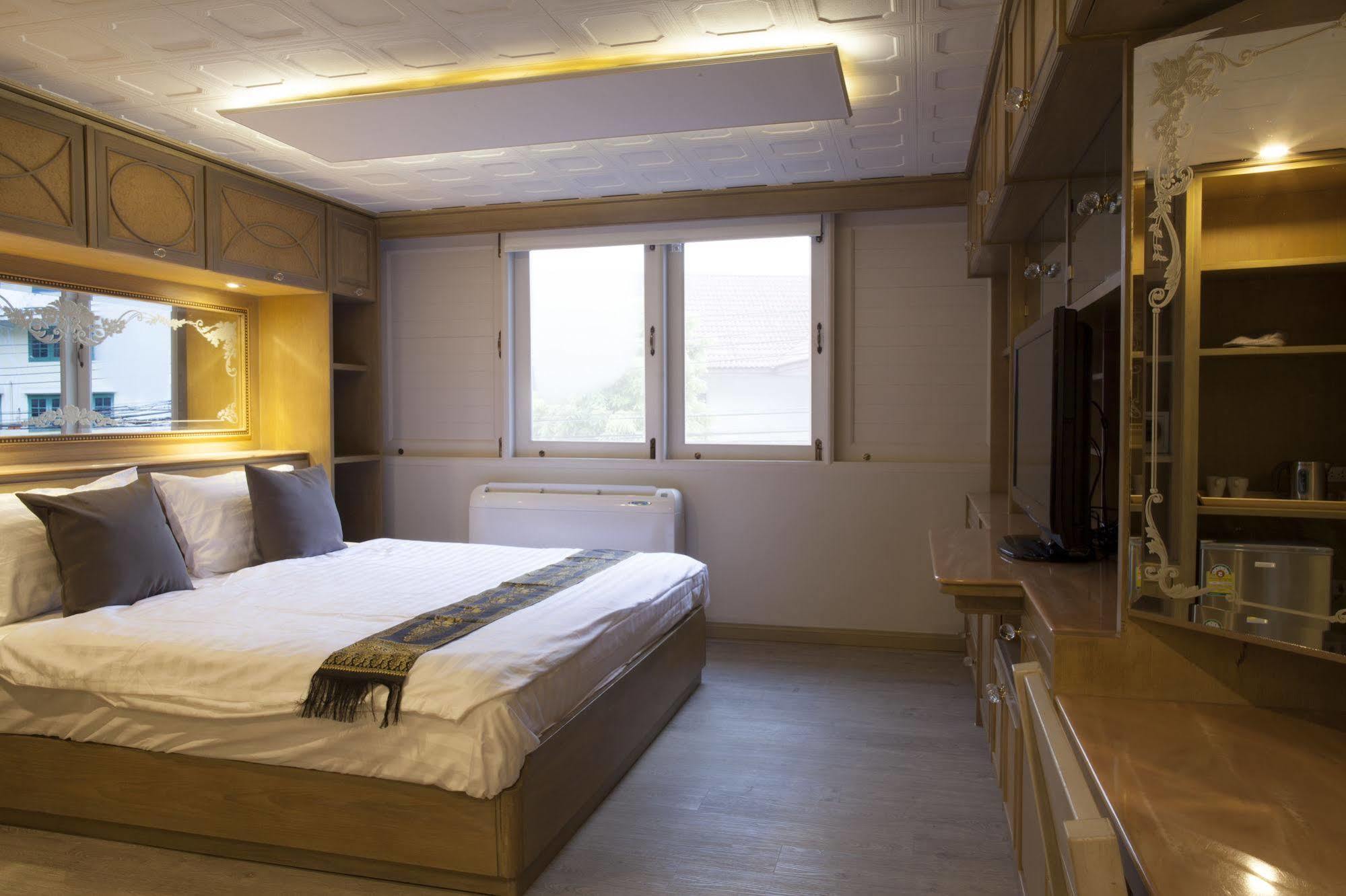 בנגקוק Golden Mountain Hostel מראה חיצוני תמונה