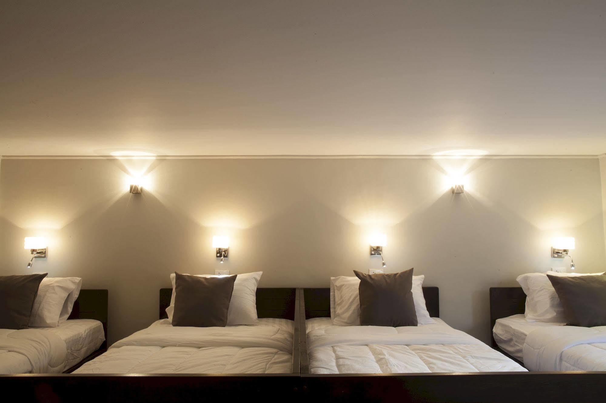 בנגקוק Golden Mountain Hostel מראה חיצוני תמונה