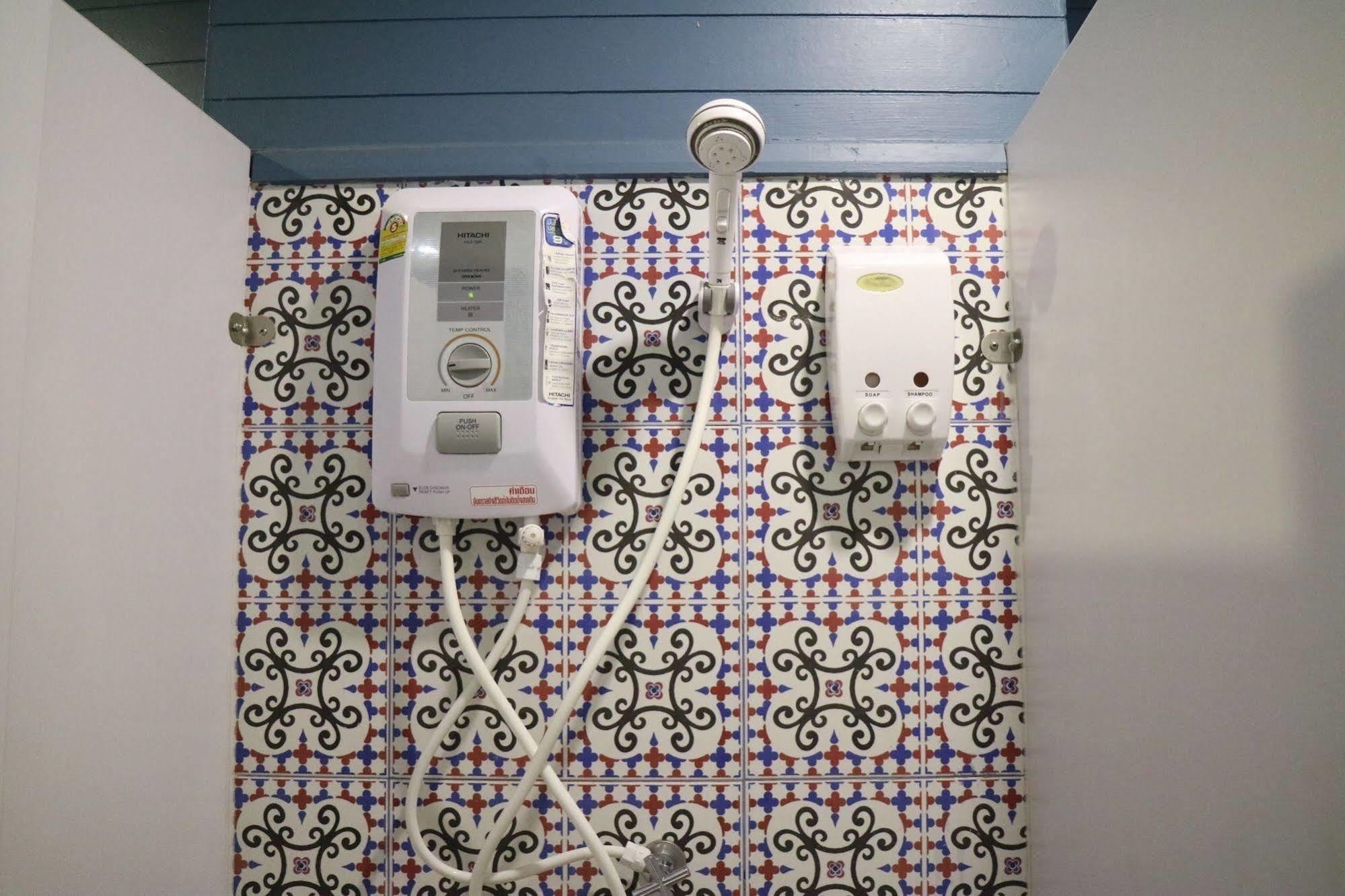 בנגקוק Golden Mountain Hostel מראה חיצוני תמונה